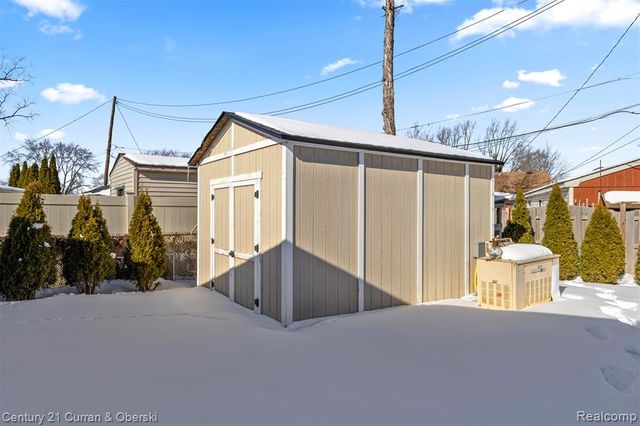 25520 Elon Drive, Dearborn Heights, MI 48127