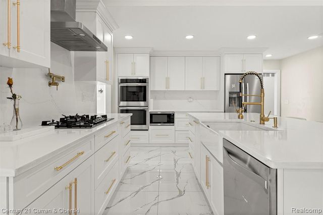 25520 Elon Drive, Dearborn Heights, MI 48127