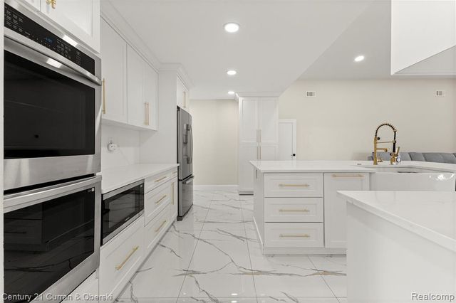 25520 Elon Drive, Dearborn Heights, MI 48127