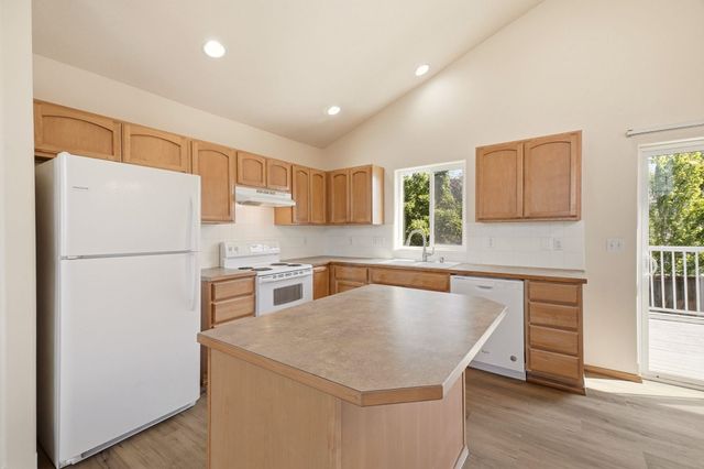 1806 N Drummond St, Greenacres, WA 99016
