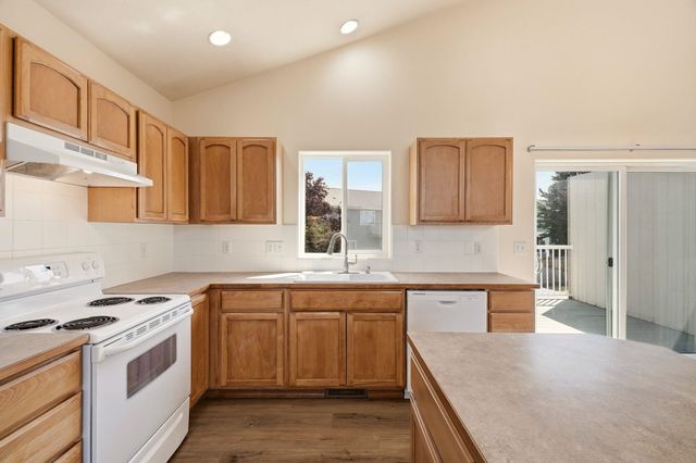 1806 N Drummond St, Greenacres, WA 99016