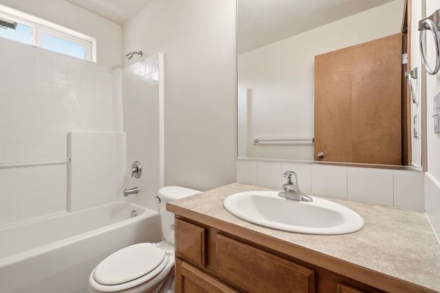 1806 N Drummond St, Greenacres, WA 99016