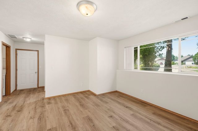 1806 N Drummond St, Greenacres, WA 99016