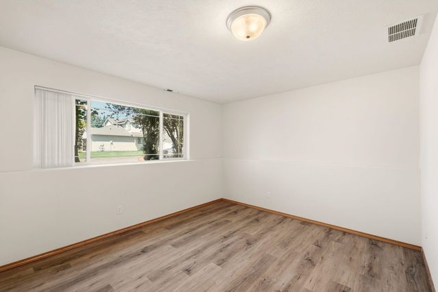 1806 N Drummond St, Greenacres, WA 99016