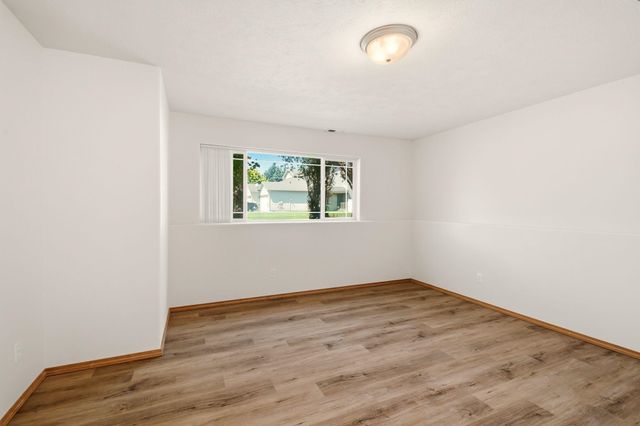 1806 N Drummond St, Greenacres, WA 99016