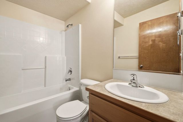 1806 N Drummond St, Greenacres, WA 99016