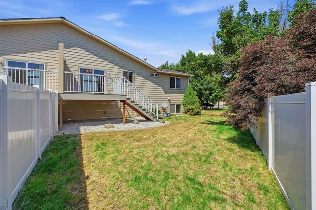 1806 N Drummond St, Greenacres, WA 99016
