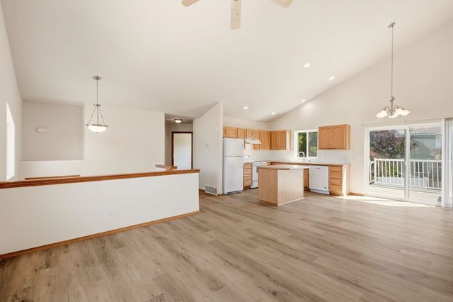 1806 N Drummond St, Greenacres, WA 99016