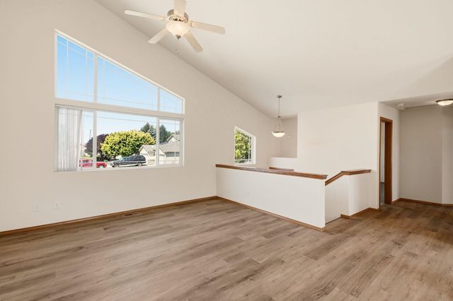 1806 N Drummond St, Greenacres, WA 99016