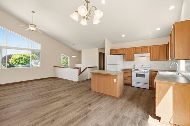 1806 N Drummond St, Greenacres, WA 99016