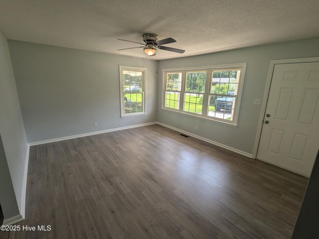 2527 Country Club Road, Jacksonville, NC 28546