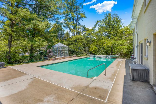 333 Lakeshore Drive, Lexington, KY 40502