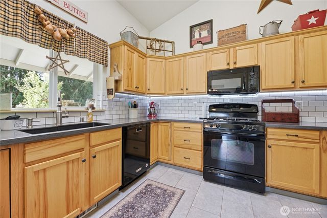 9227 176th Avenue SW, Rochester, WA 98579