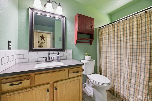 9227 176th Avenue SW, Rochester, WA 98579