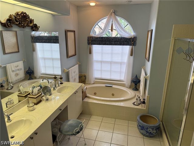 13781 Tonbridge CT, Bonita Springs, FL 34135