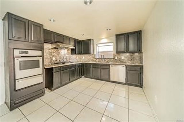 11327 Oakwood, Fontana, CA 92337