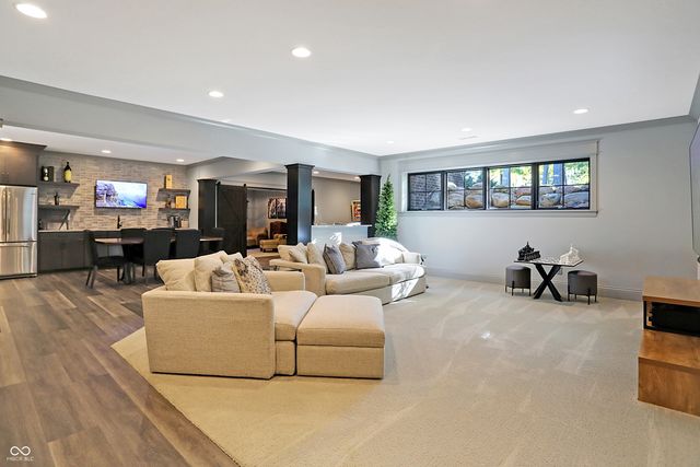 10725 Holliday Farms Boulevard, Zionsville, IN 46077