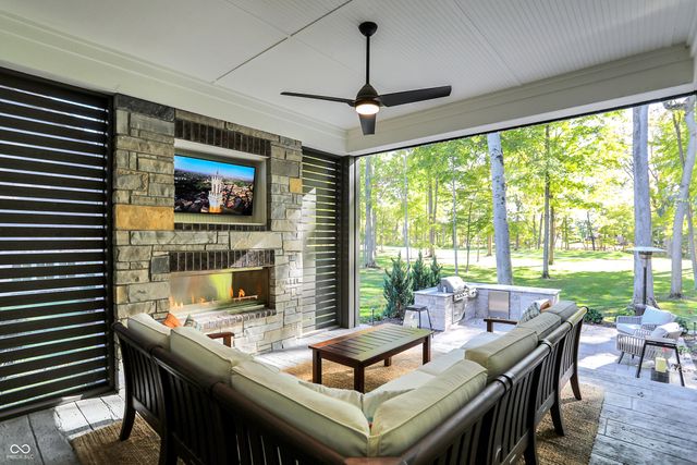 10725 Holliday Farms Boulevard, Zionsville, IN 46077