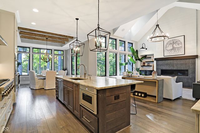 10725 Holliday Farms Boulevard, Zionsville, IN 46077