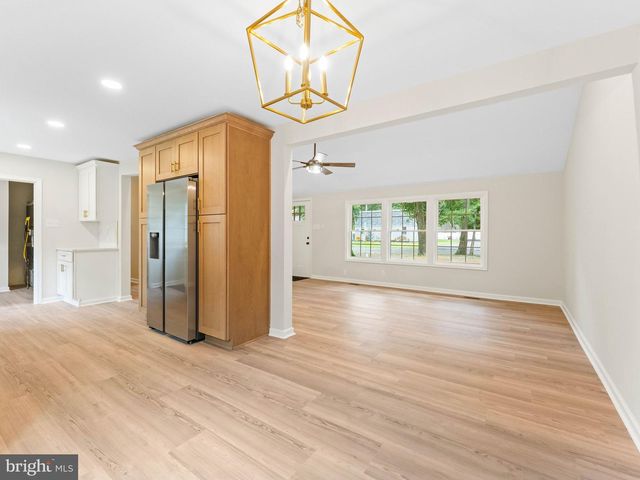 306 WILTSHIRE DR, Williamstown, NJ 08094