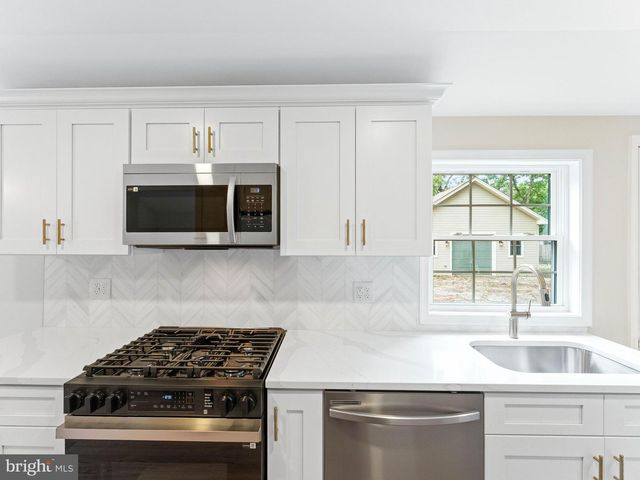 306 WILTSHIRE DR, Williamstown, NJ 08094