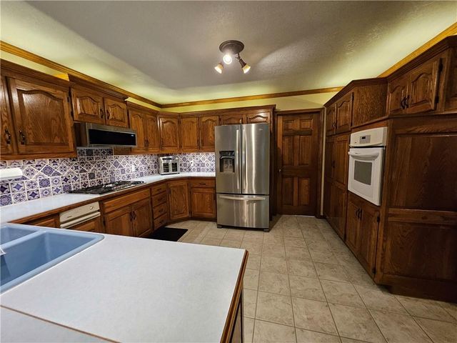 1509 Wynbrick Drive, Liberty, MO 64068