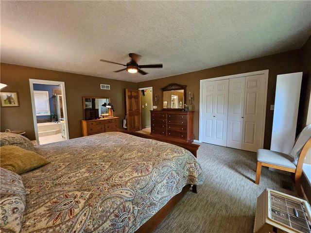 1509 Wynbrick Drive, Liberty, MO 64068