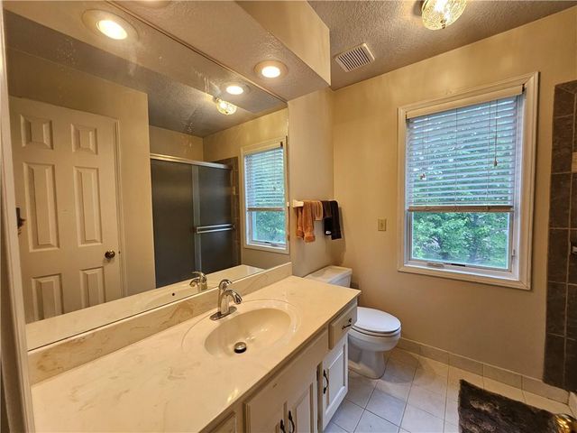 1509 Wynbrick Drive, Liberty, MO 64068