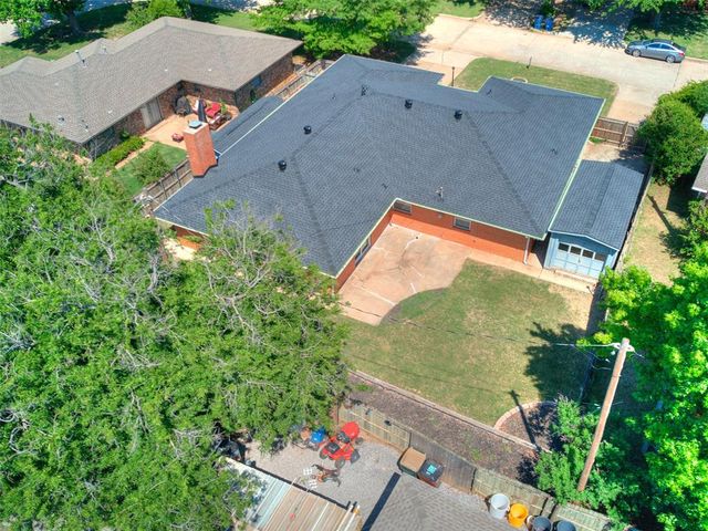 10505 Lyndon Road, The Village, OK 73120
