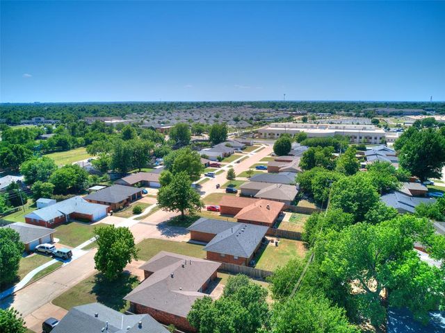 10505 Lyndon Road, The Village, OK 73120