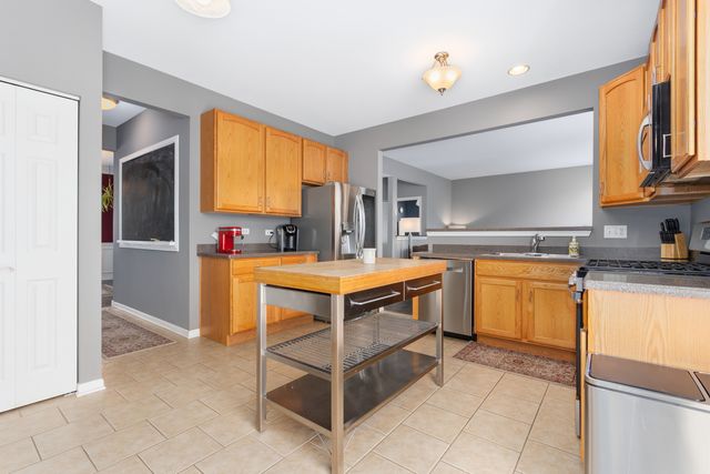 1010 Marion Drive, Shorewood, IL 60404