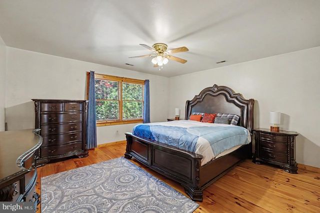 186 HIGH KNOB RD, Front Royal, VA 22630