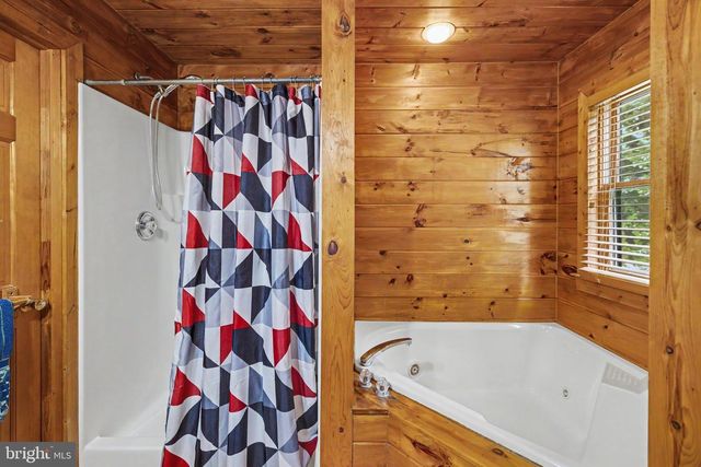 186 HIGH KNOB RD, Front Royal, VA 22630