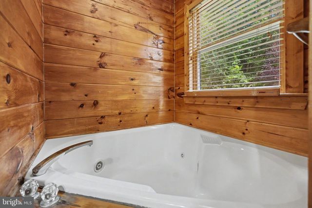 186 HIGH KNOB RD, Front Royal, VA 22630