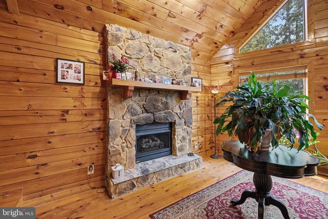 186 HIGH KNOB RD, Front Royal, VA 22630