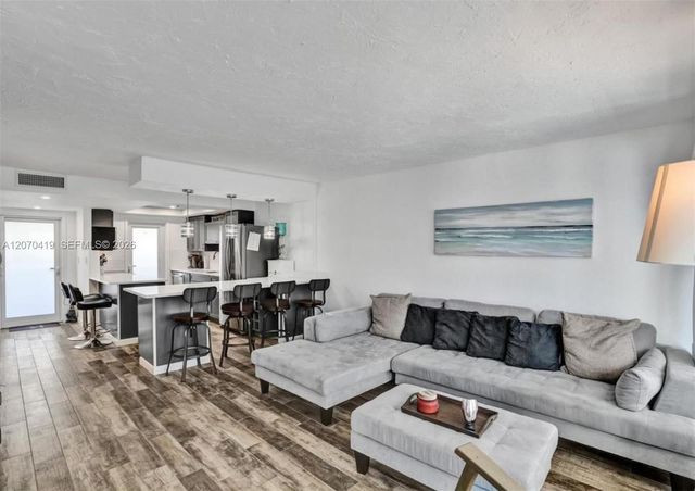 3424 SE 12th Street B6, Pompano Beach, FL 33062
