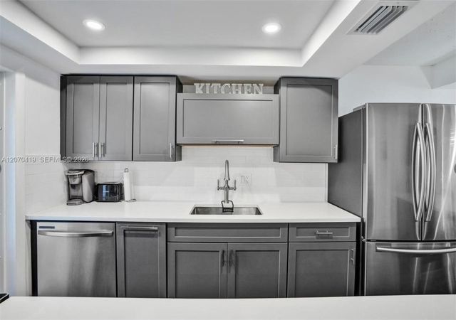 3424 SE 12th Street B6, Pompano Beach, FL 33062