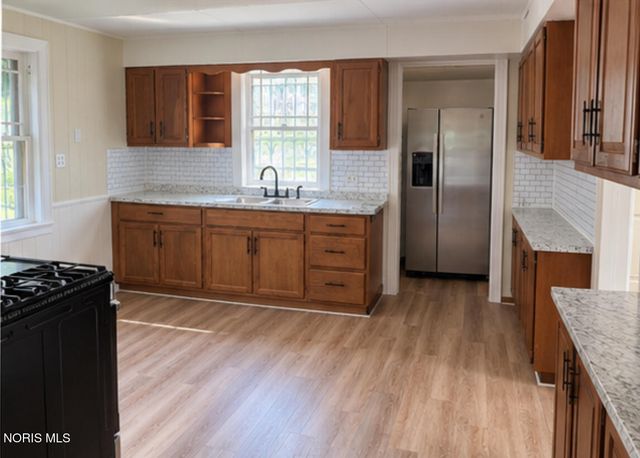 975 Woodland Avenue, Toledo, OH 43607