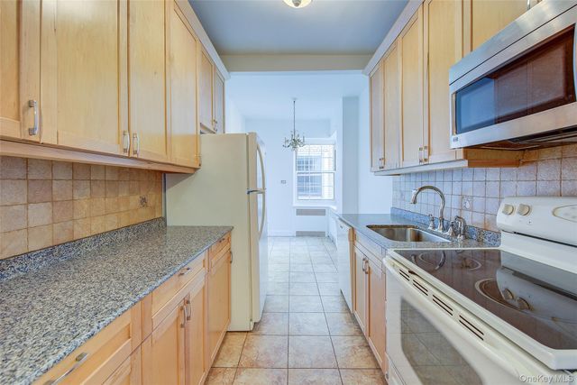 35-25 77 Street B53, Jackson Heights, NY 11372