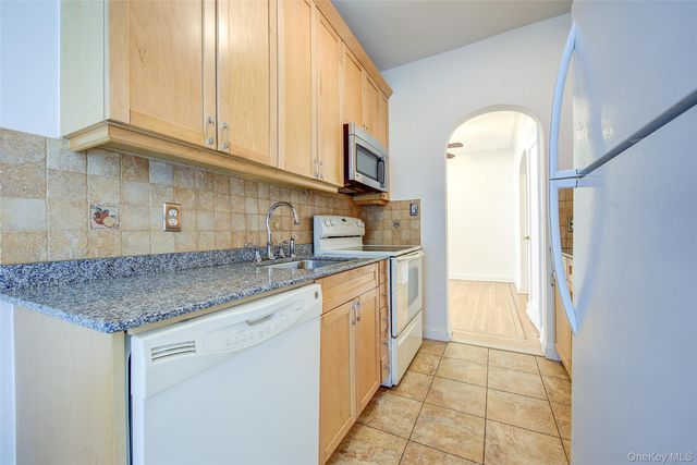 35-25 77 Street B53, Jackson Heights, NY 11372