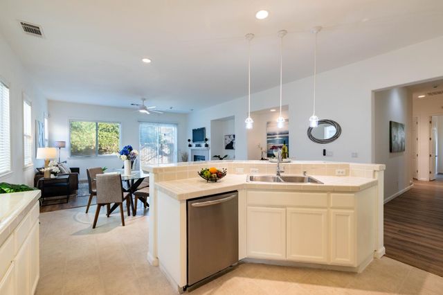 3116 Dovehouse Ln, Modesto, CA 95355