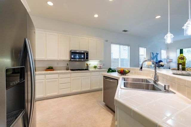 3116 Dovehouse Ln, Modesto, CA 95355