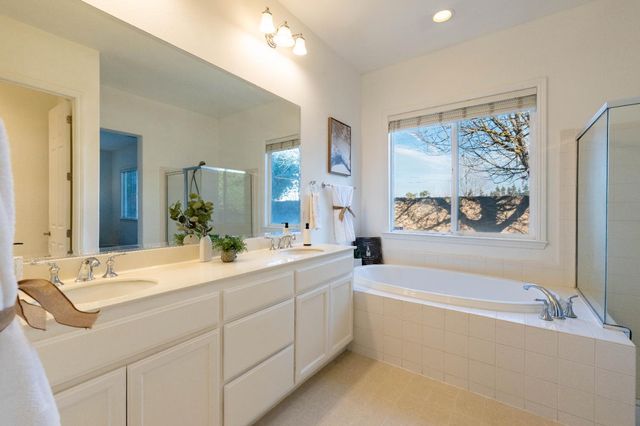 3116 Dovehouse Ln, Modesto, CA 95355