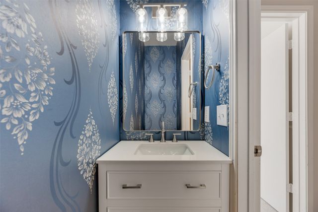 904 Lake Bluff Drive, Lake Dallas, TX 75065