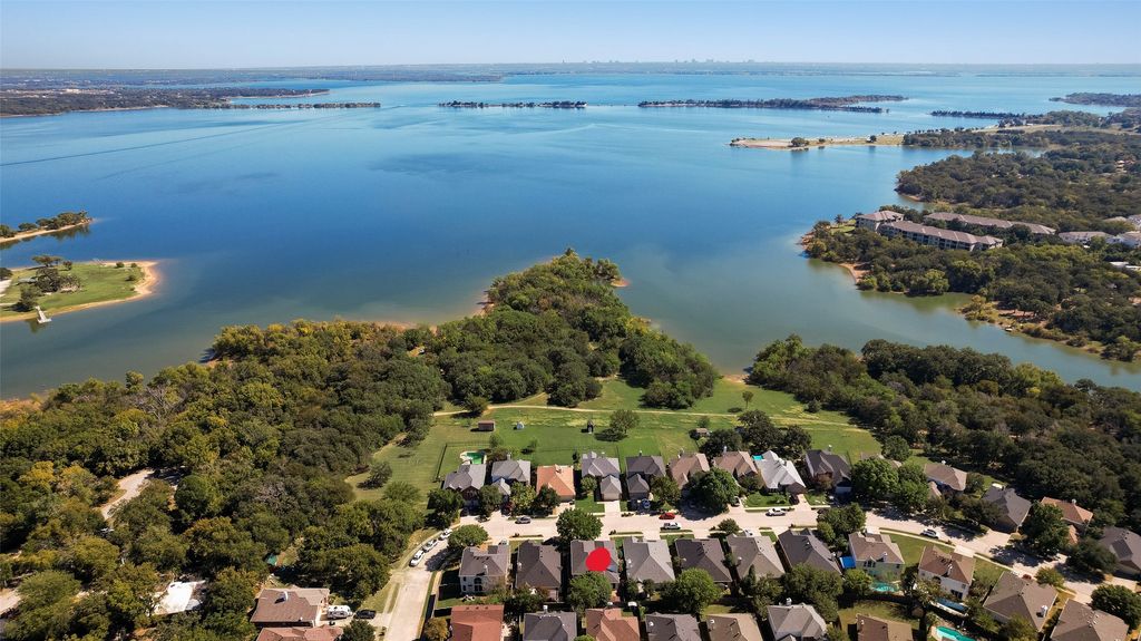 904 Lake Bluff Drive, Lake Dallas, TX 75065