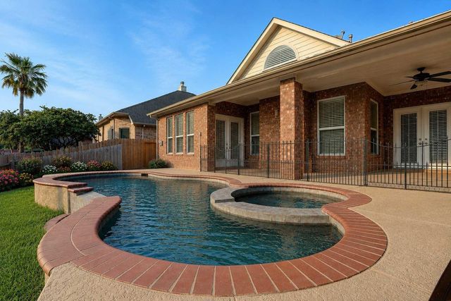 313 Marina Oaks Court, League City, TX 77565