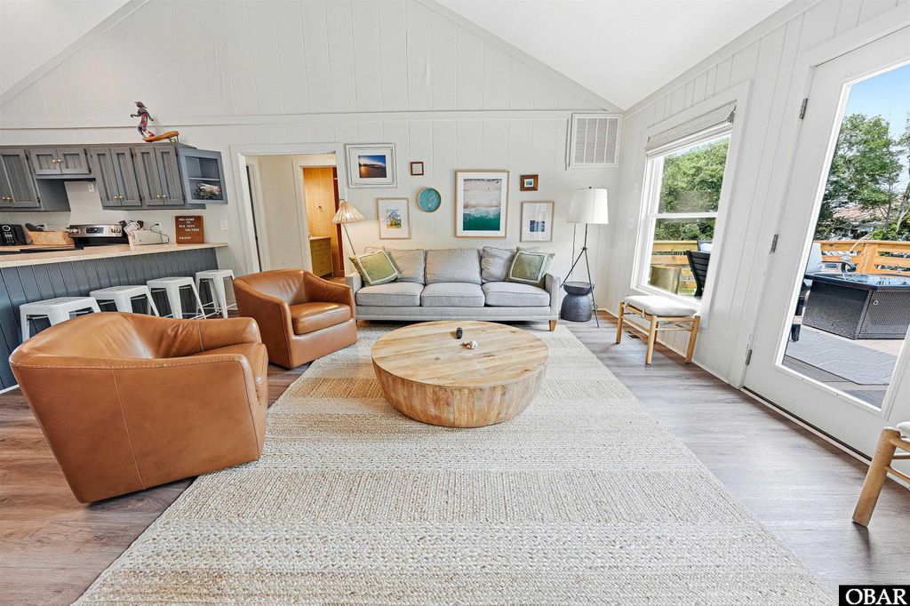 Image 14 of property listing at 326 Sea Oats Trail, Southern Shores, NC 27949