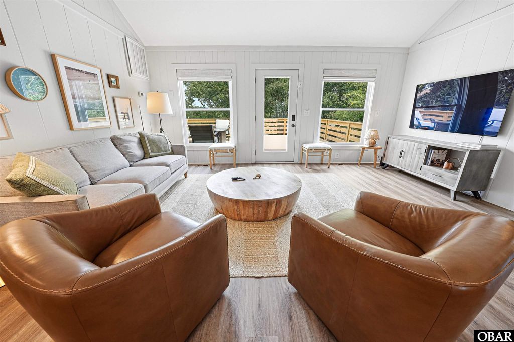 Image 15 of property listing at 326 Sea Oats Trail, Southern Shores, NC 27949