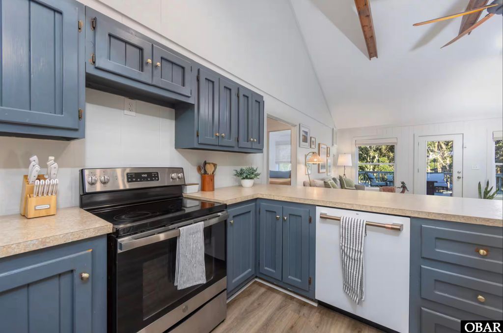 Image 18 of property listing at 326 Sea Oats Trail, Southern Shores, NC 27949