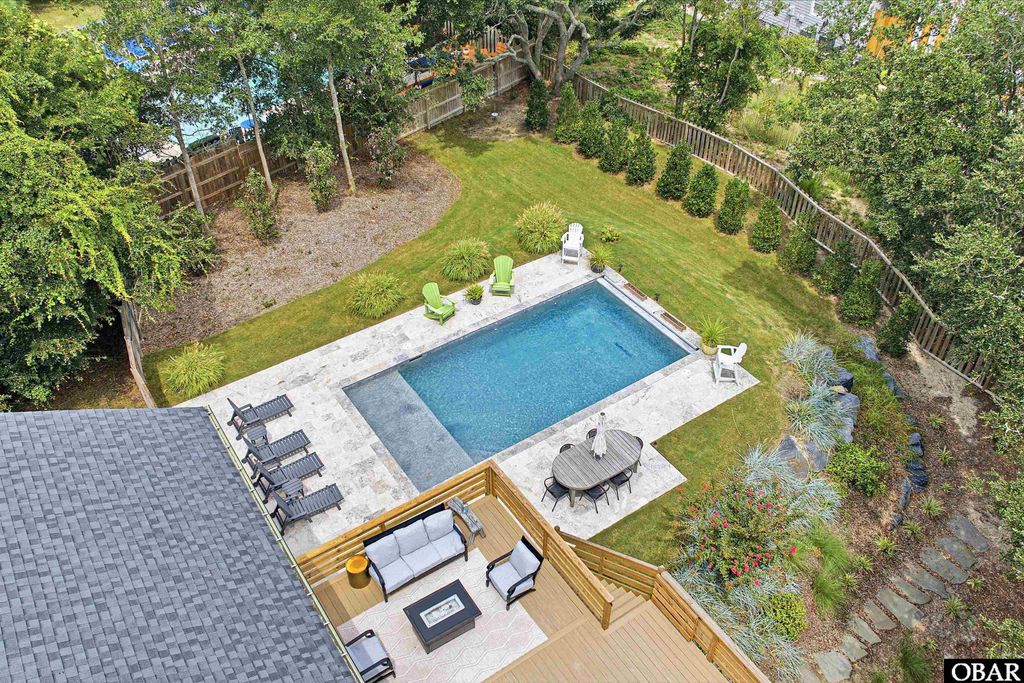 Image 4 of property listing at 326 Sea Oats Trail, Southern Shores, NC 27949